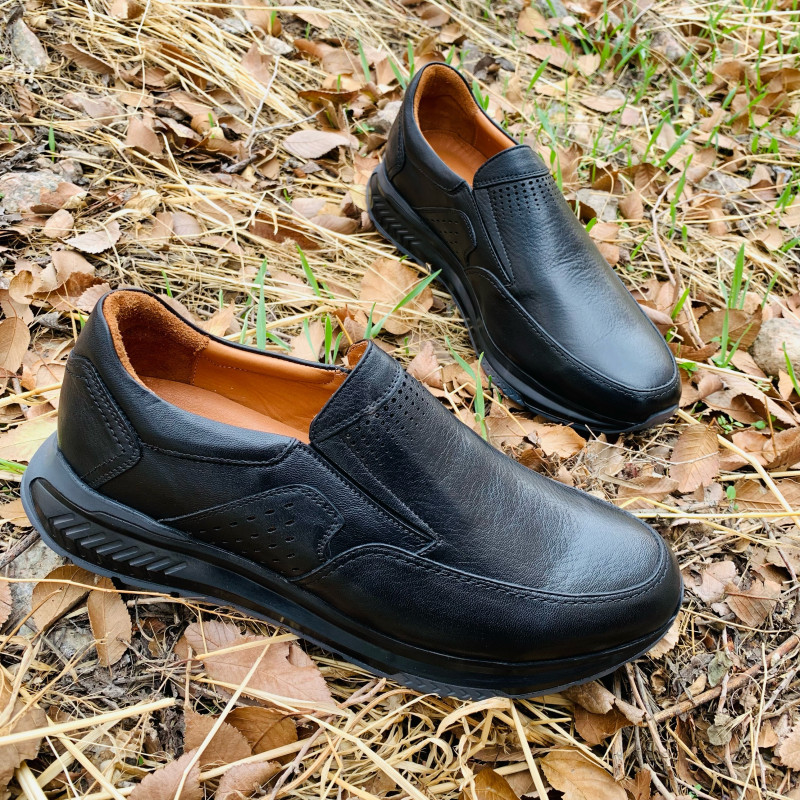 Мужские кроссовки из натуральной кожи M12033. Чёрный