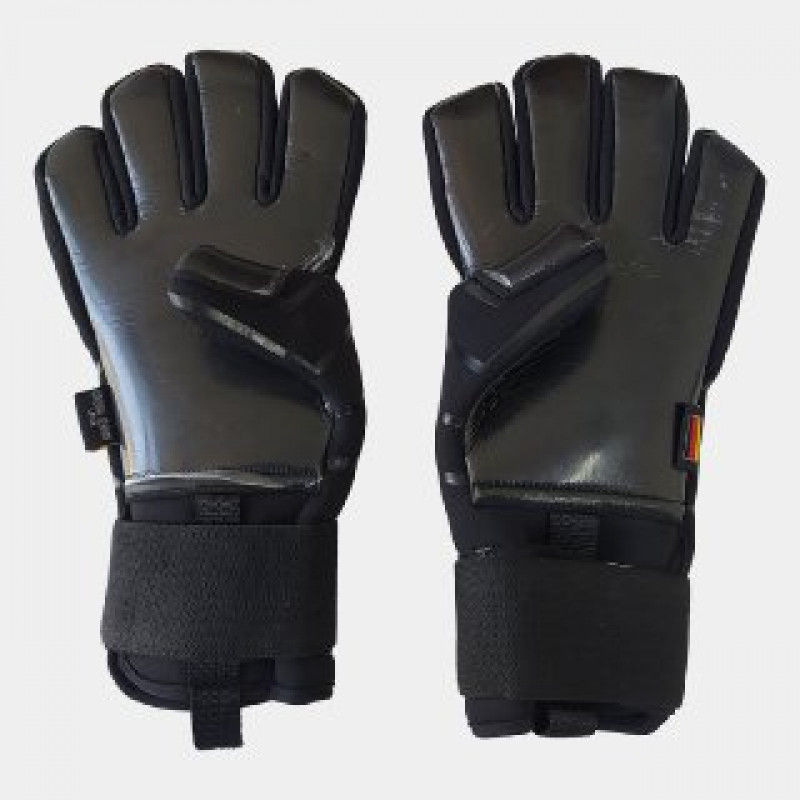 Вратарские перчатки для футбола Soccermax. Чёрный